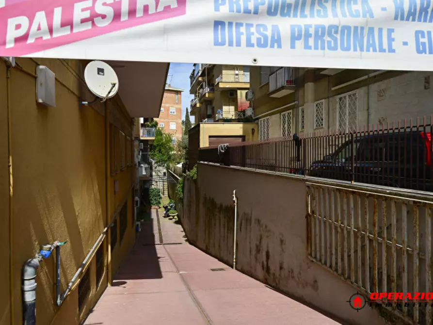 Immagine 23 di Attività commerciale in vendita  in via tommaso zigliara a Roma