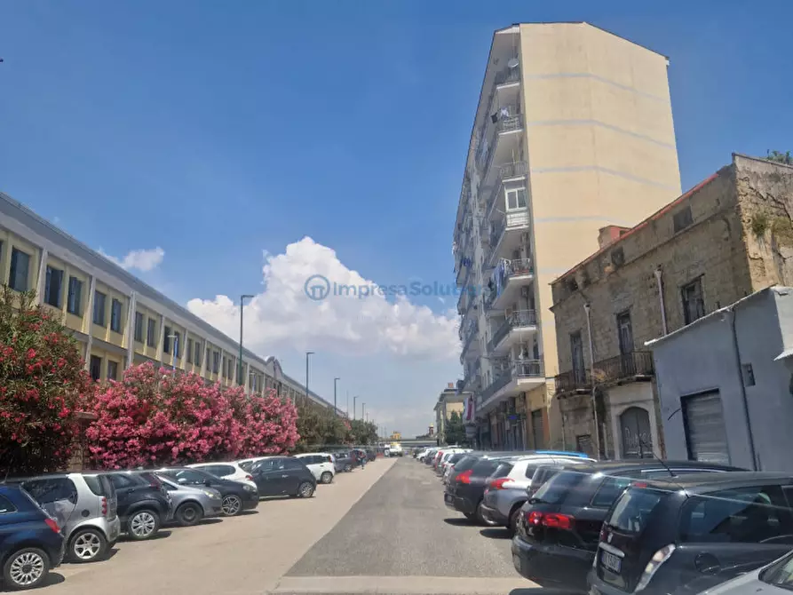 Immagine 3 di Ufficio in vendita  in Via Ferrante Imparato a Napoli