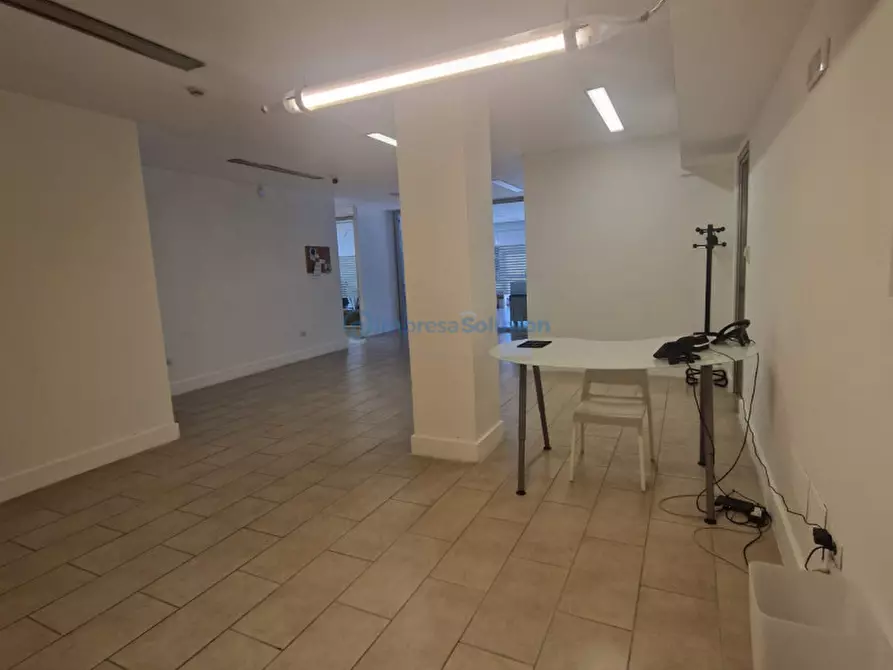 Immagine 4 di Ufficio in vendita  in Via Ferrante Imparato a Napoli