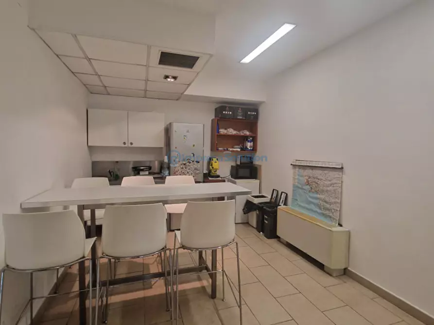 Immagine 5 di Ufficio in vendita  in Via Ferrante Imparato a Napoli