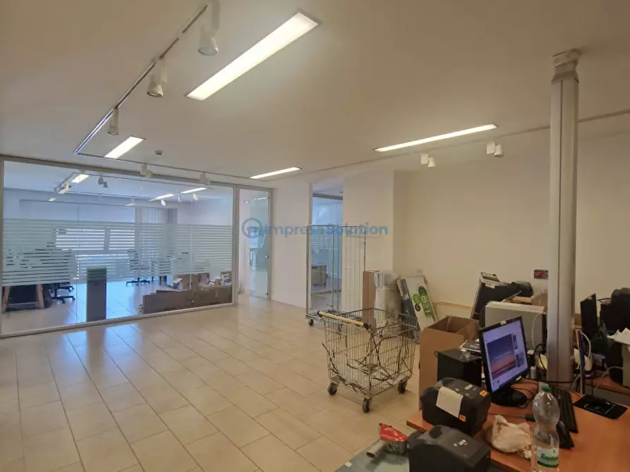 Immagine 8 di Ufficio in vendita  in Via Ferrante Imparato a Napoli