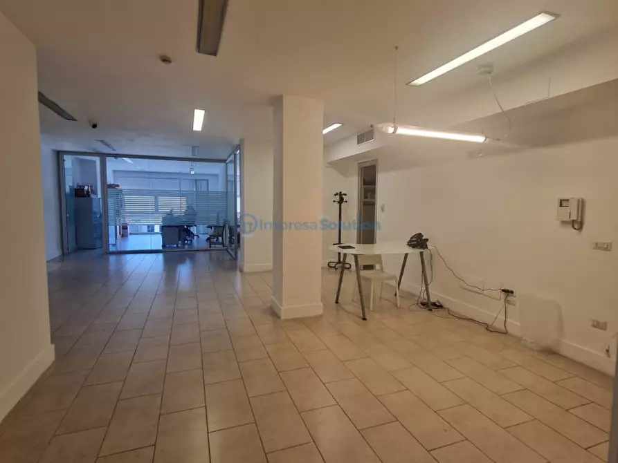 Immagine 9 di Ufficio in vendita  in Via Ferrante Imparato a Napoli