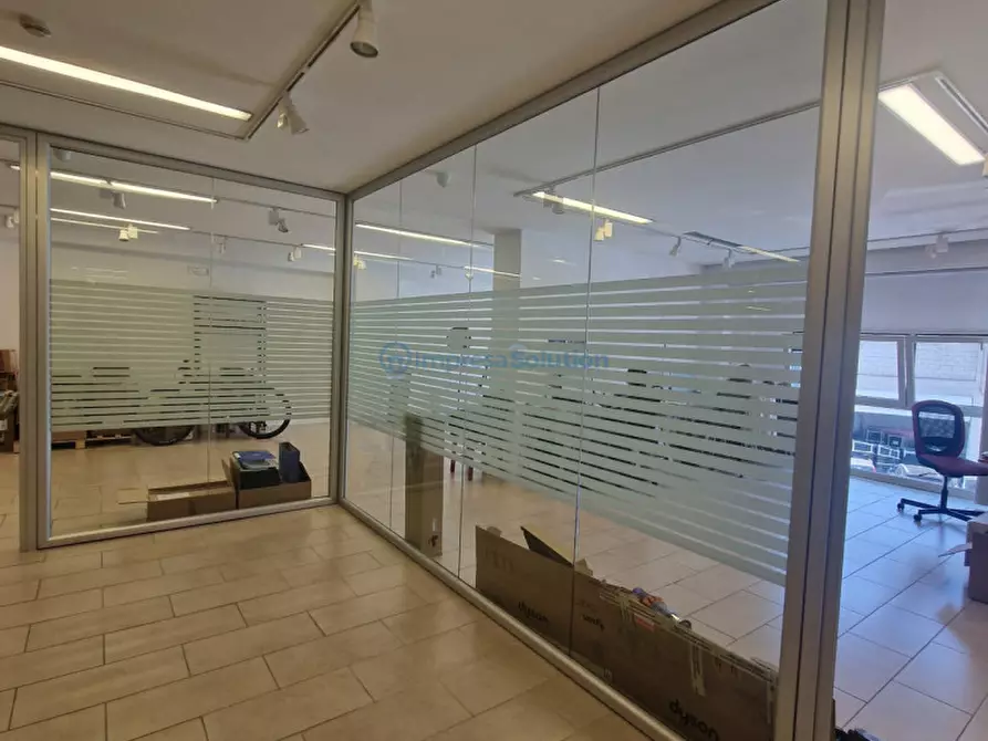 Immagine 12 di Ufficio in vendita  in Via Ferrante Imparato a Napoli