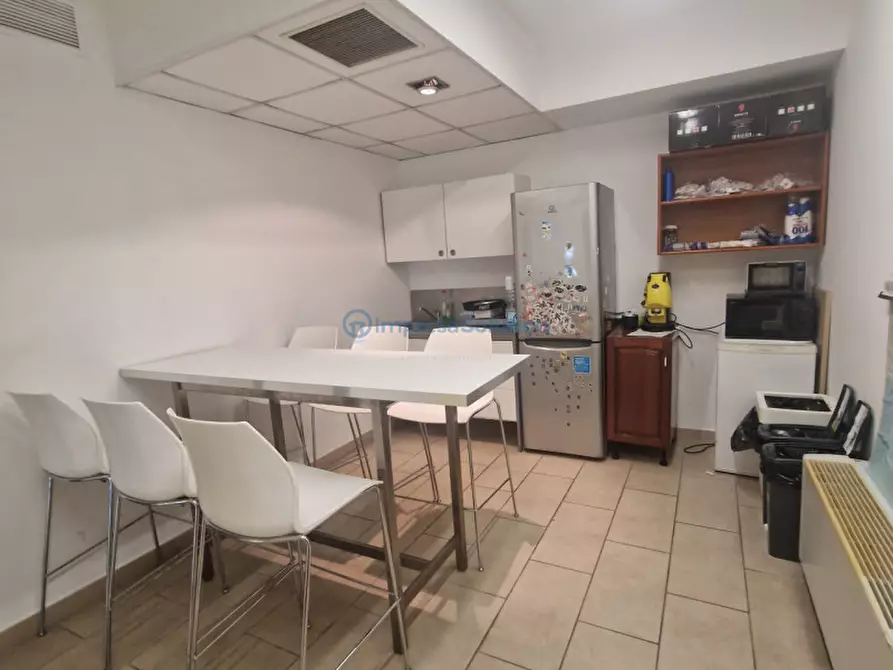 Immagine 13 di Ufficio in vendita  in Via Ferrante Imparato a Napoli