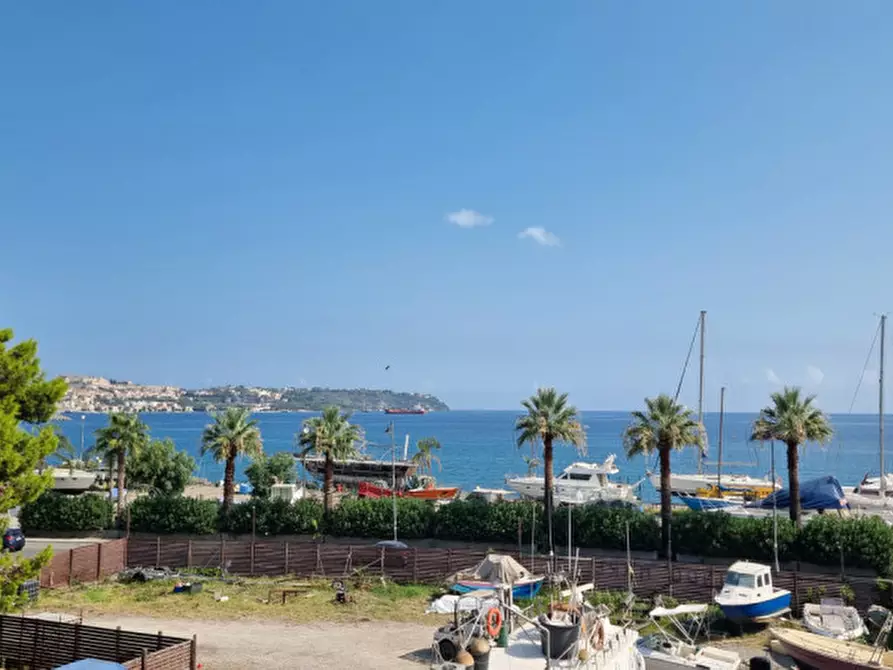 Immagine 16 di Appartamento in vendita  in VIA ACQUEVIOLE a Milazzo
