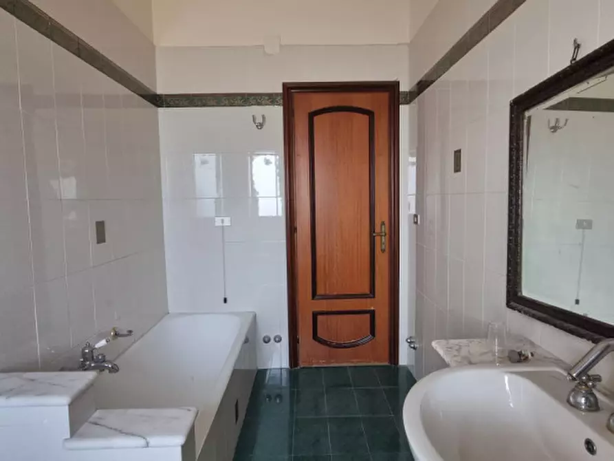 Immagine 21 di Appartamento in vendita  in VIA ACQUEVIOLE a Milazzo