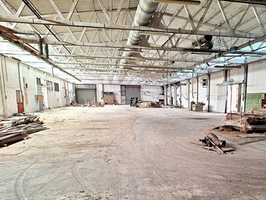 Immagine 3 di Capannone industriale in vendita  in Via Marinucci, N. 19 a Recanati