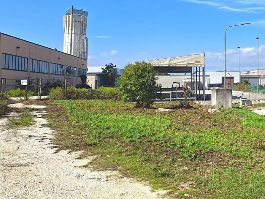 Immagine 8 di Terreno in vendita  in Via Marinucci, N. Snc a Recanati