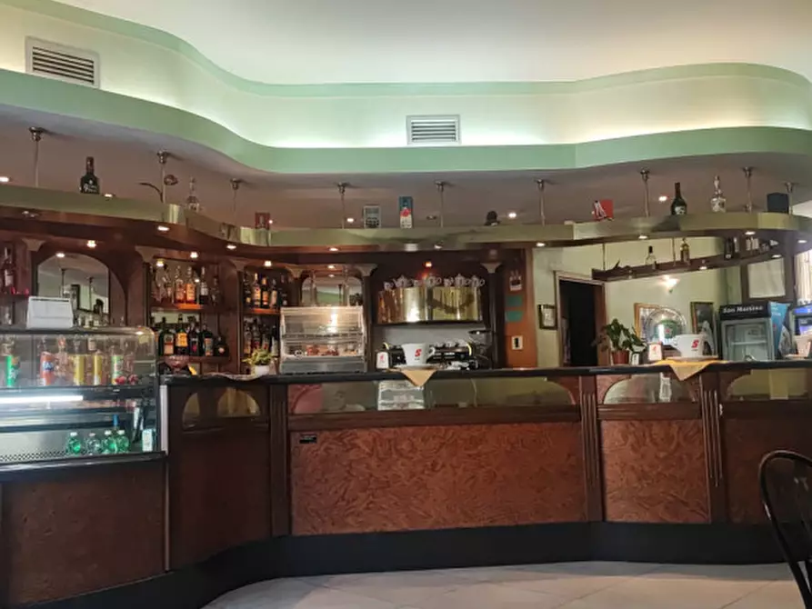 Immagine 3 di Attività commerciale in vendita  in Viale aldo moro 93 a Olbia