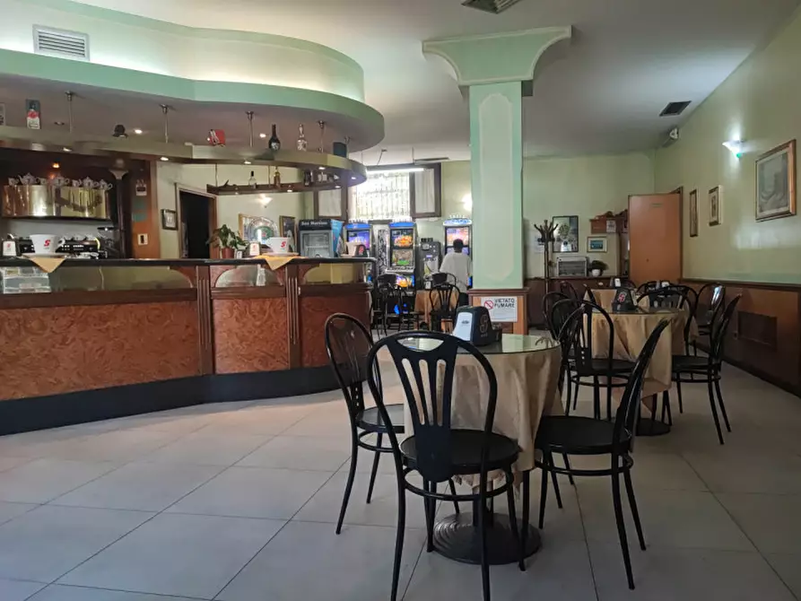 Immagine 5 di Attività commerciale in vendita  in Viale aldo moro 93 a Olbia