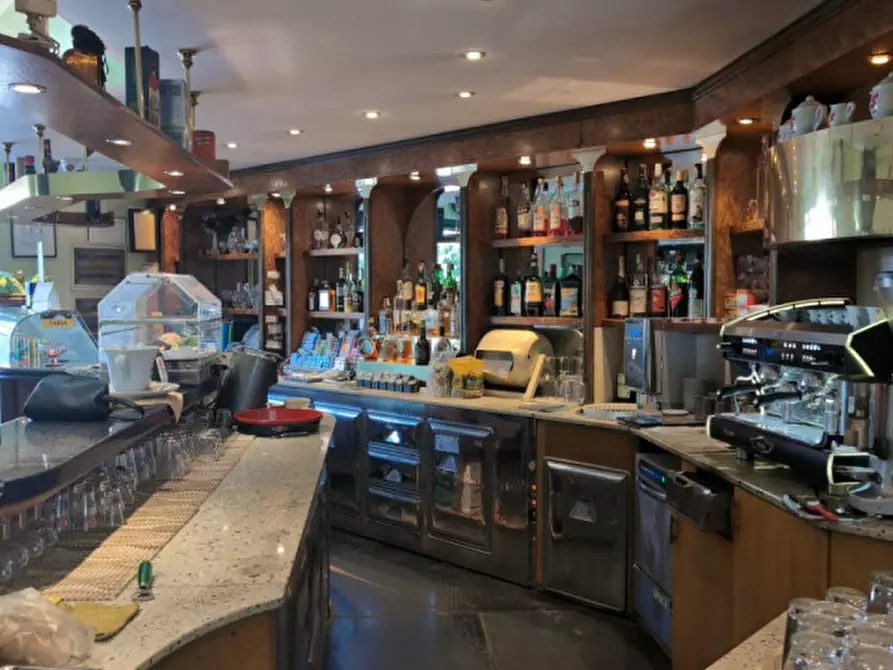 Immagine 7 di Attività commerciale in vendita  in Viale aldo moro 93 a Olbia