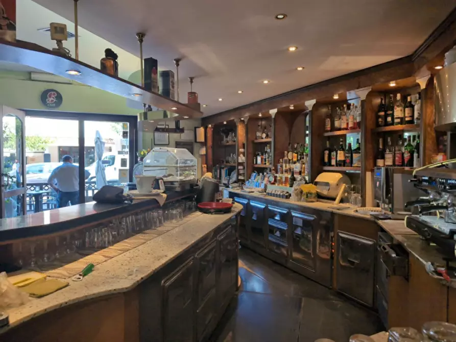 Immagine 9 di Attività commerciale in vendita  in Viale aldo moro 93 a Olbia