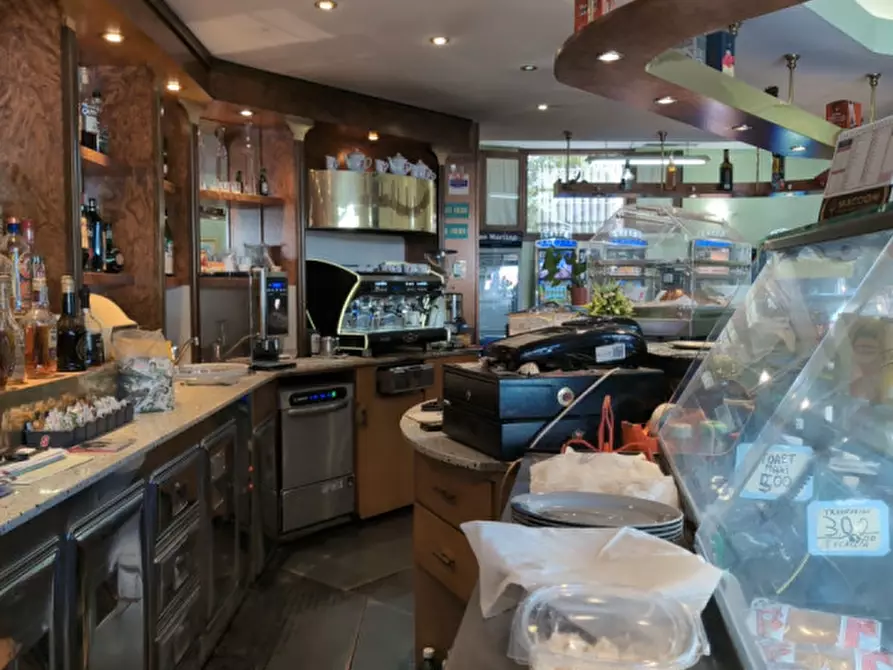 Immagine 11 di Attività commerciale in vendita  in Viale aldo moro 93 a Olbia