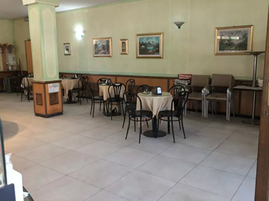 Immagine 13 di Attività commerciale in vendita  in Viale aldo moro 93 a Olbia