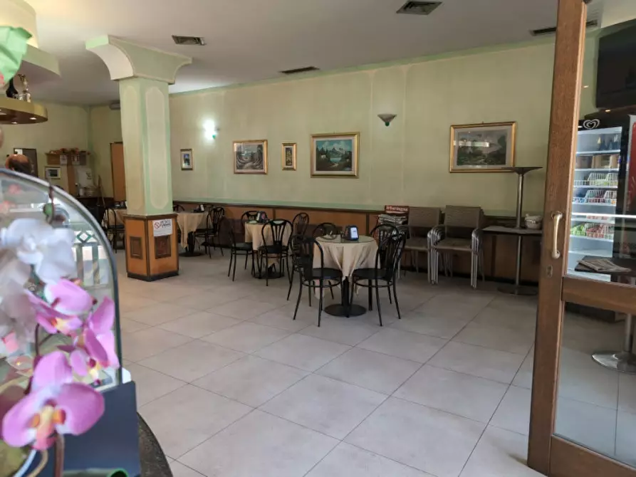 Immagine 14 di Attività commerciale in vendita  in Viale aldo moro 93 a Olbia