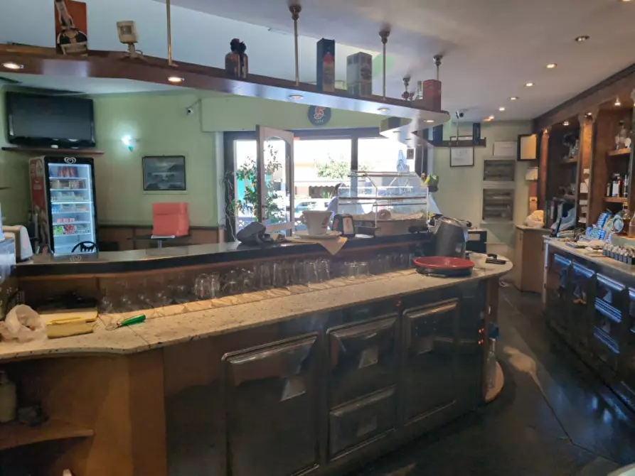 Immagine 15 di Attività commerciale in vendita  in Viale aldo moro 93 a Olbia