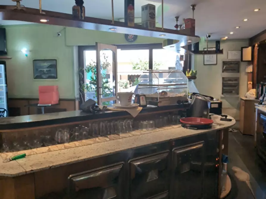 Immagine 16 di Attività commerciale in vendita  in Viale aldo moro 93 a Olbia