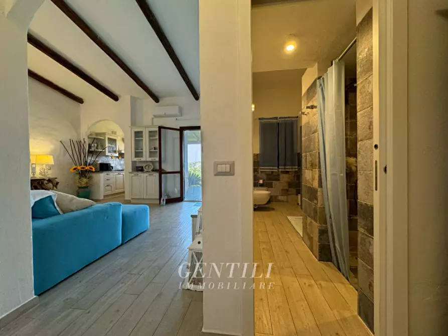 Immagine 15 di Villetta a schiera in vendita  a Arzachena