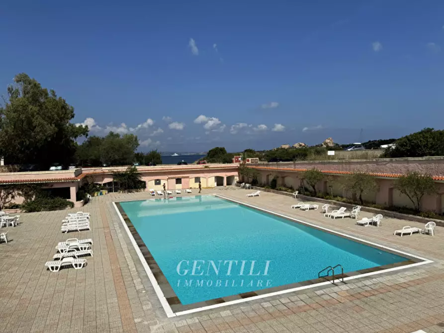 Immagine 35 di Villetta a schiera in vendita  a Arzachena