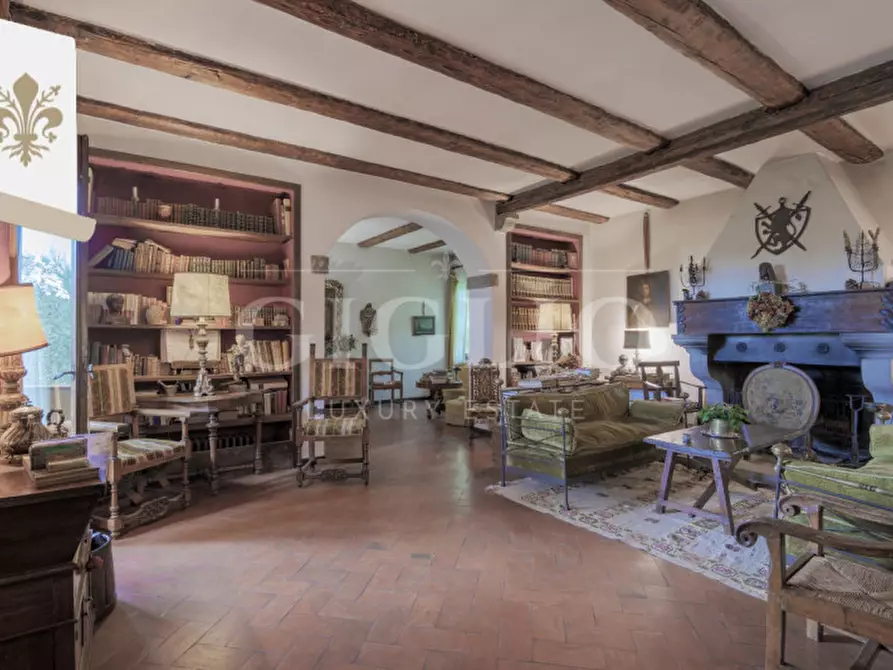 Immagine 1 di Villa in vendita  in VIA DEI CIOLI a Firenze