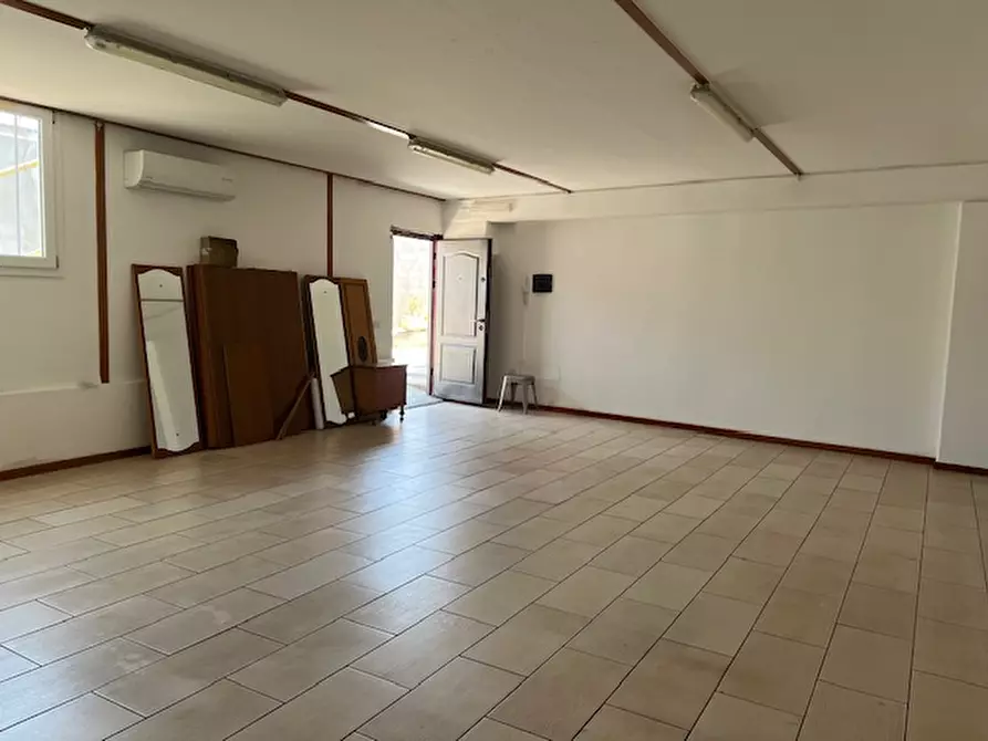 Immagine 3 di Ufficio in affitto  a Selargius