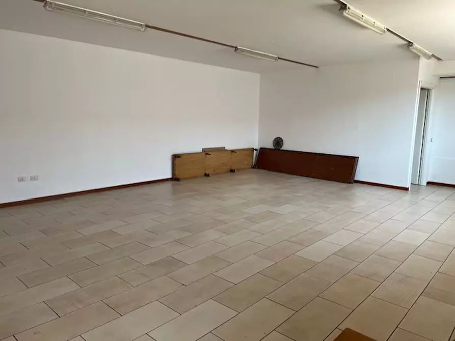 Immagine 4 di Ufficio in affitto  a Selargius