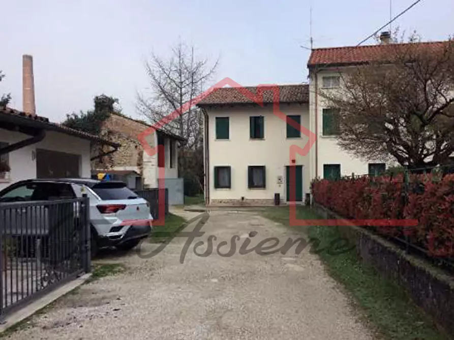 Immagine 1 di Casa bifamiliare in vendita  in Via Roma a Rossano Veneto