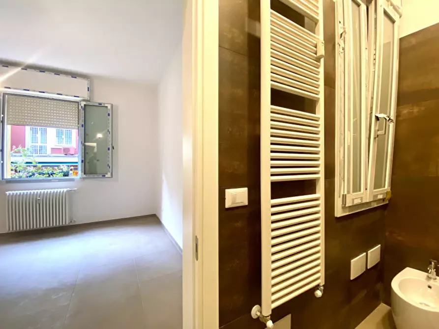 Immagine 8 di Appartamento in vendita  in via domenico scarlatti a Bologna