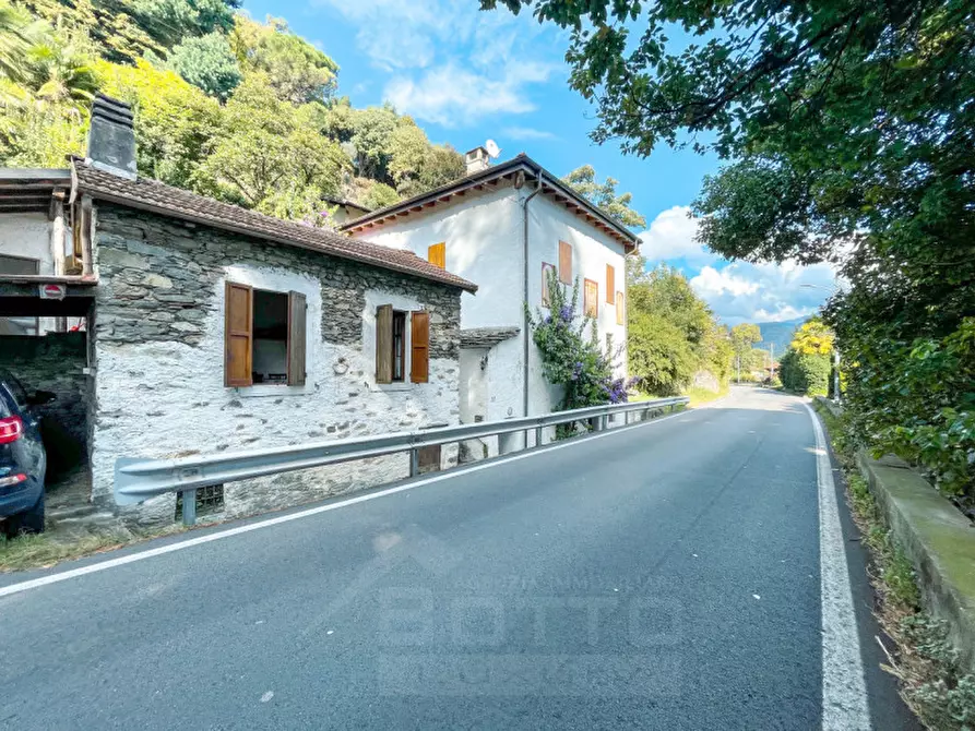 Immagine 1 di Casa indipendente in vendita  in via roma, 141 a Cannero Riviera