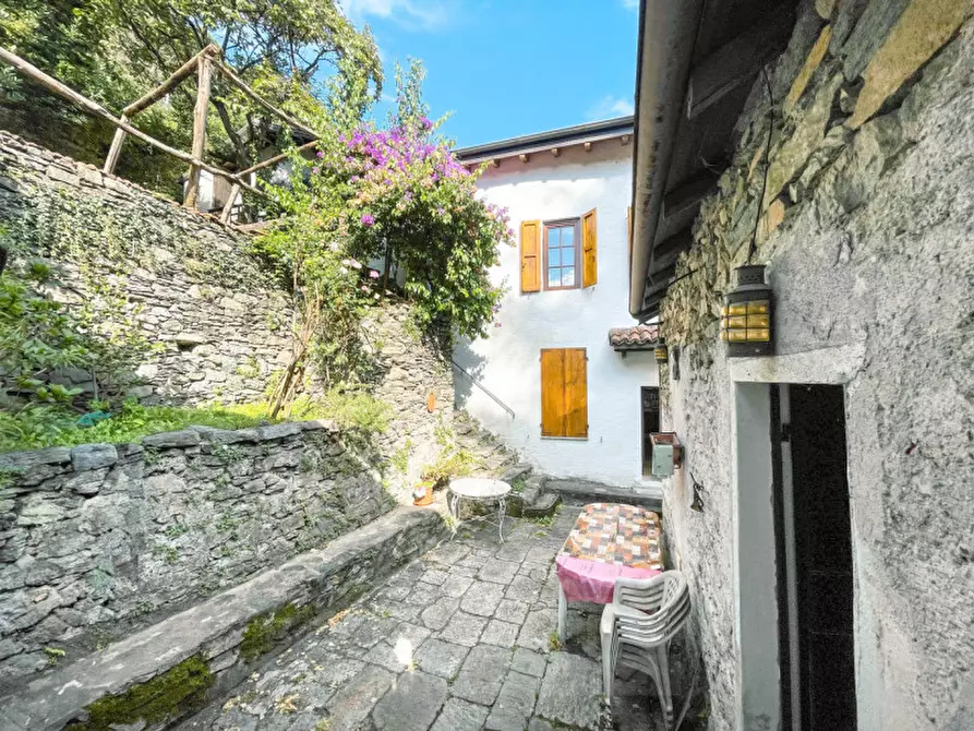 Immagine 30 di Casa indipendente in vendita  in via roma, 141 a Cannero Riviera