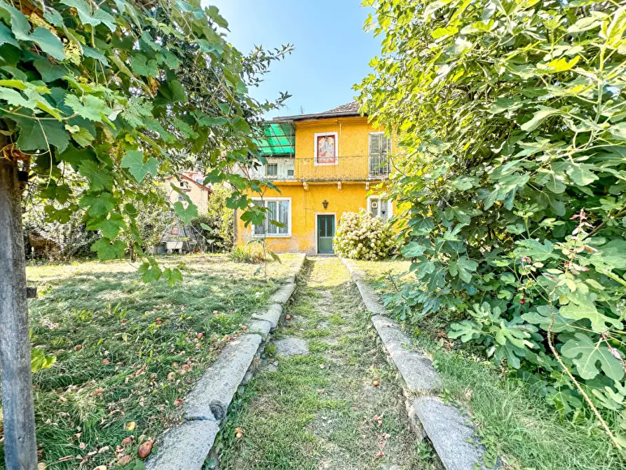 Immagine 1 di Casa indipendente in vendita  in piazza vittorio veneto, 1 a Trarego Viggiona