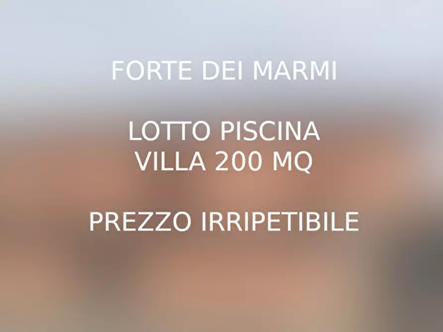 Immagine 1 di Villa in vendita  in via Volta a Forte Dei Marmi