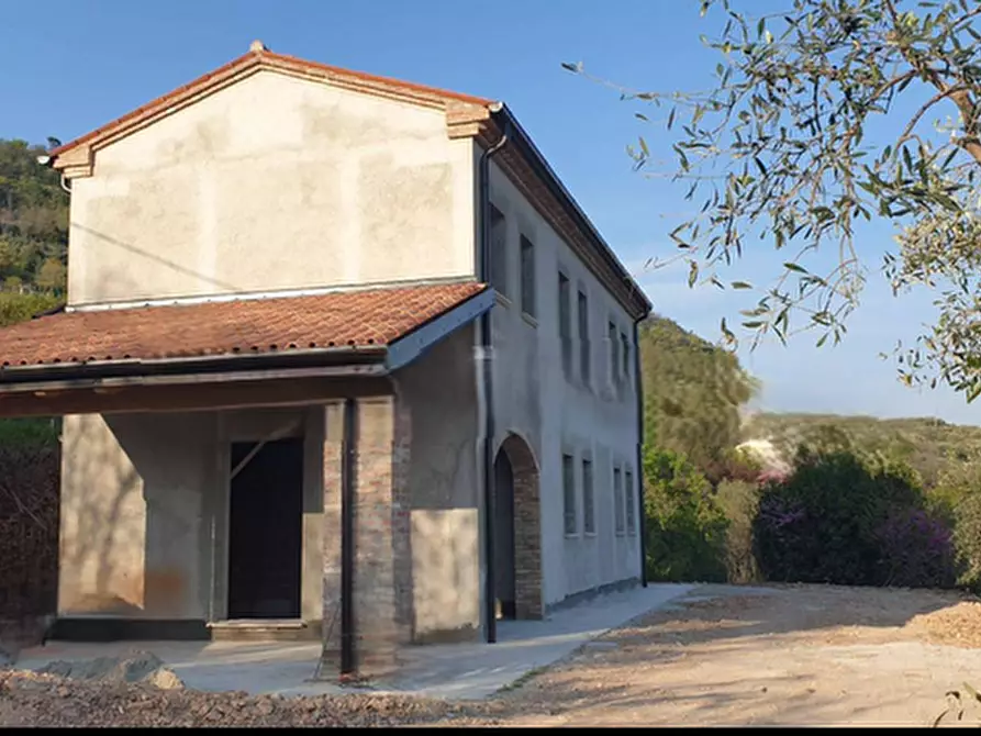 Immagine 1 di Villa in vendita  a Arqua' Petrarca