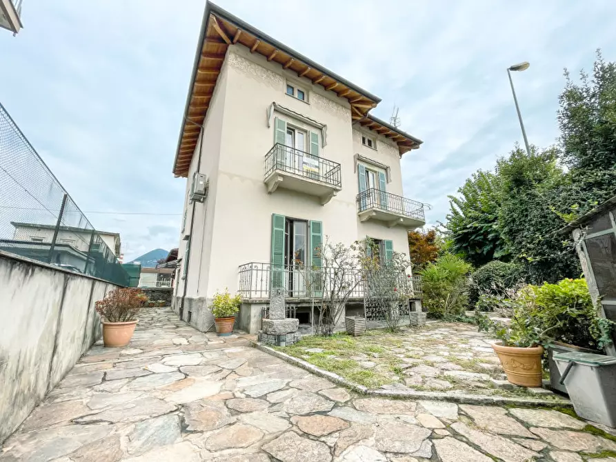 Immagine 1 di Villa in vendita  in Viale Rimembranze n. 1 a Verbania