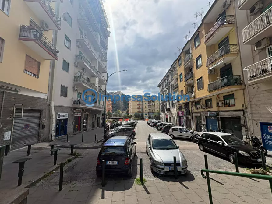 Immagine 2 di Negozio in affitto  in Traversa I Giulio Cesare a Napoli