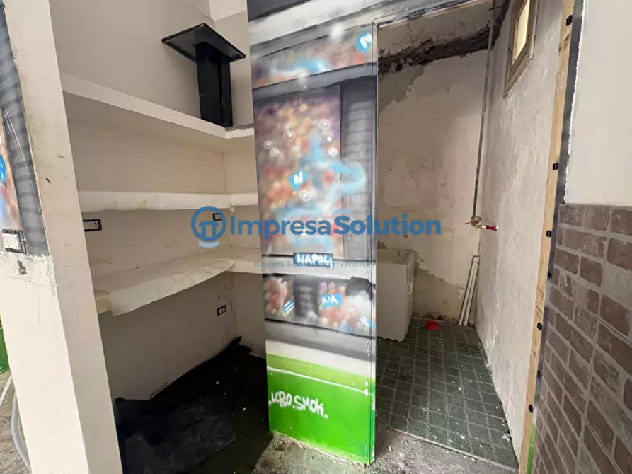 Immagine 10 di Negozio in affitto  in Traversa I Giulio Cesare a Napoli