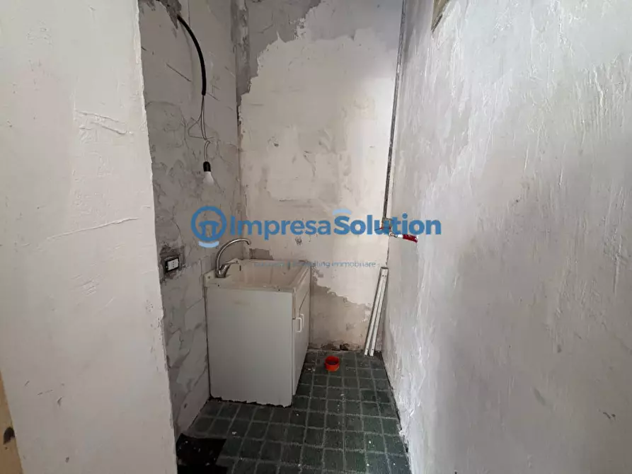 Immagine 11 di Negozio in affitto  in Traversa I Giulio Cesare a Napoli