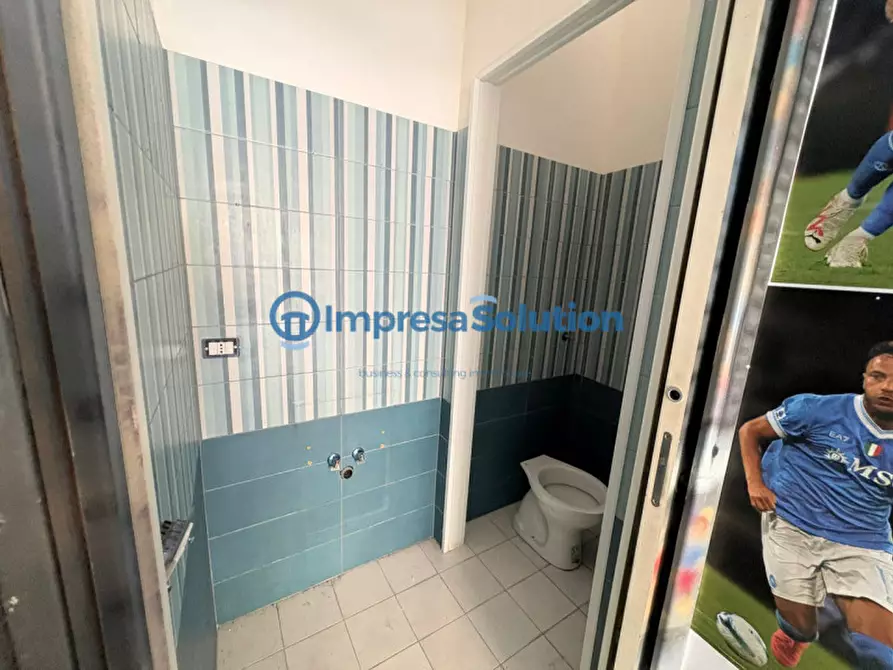 Immagine 12 di Negozio in affitto  in Traversa I Giulio Cesare a Napoli