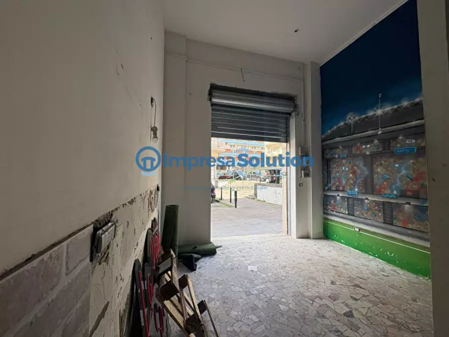 Immagine 13 di Negozio in affitto  in Traversa I Giulio Cesare a Napoli