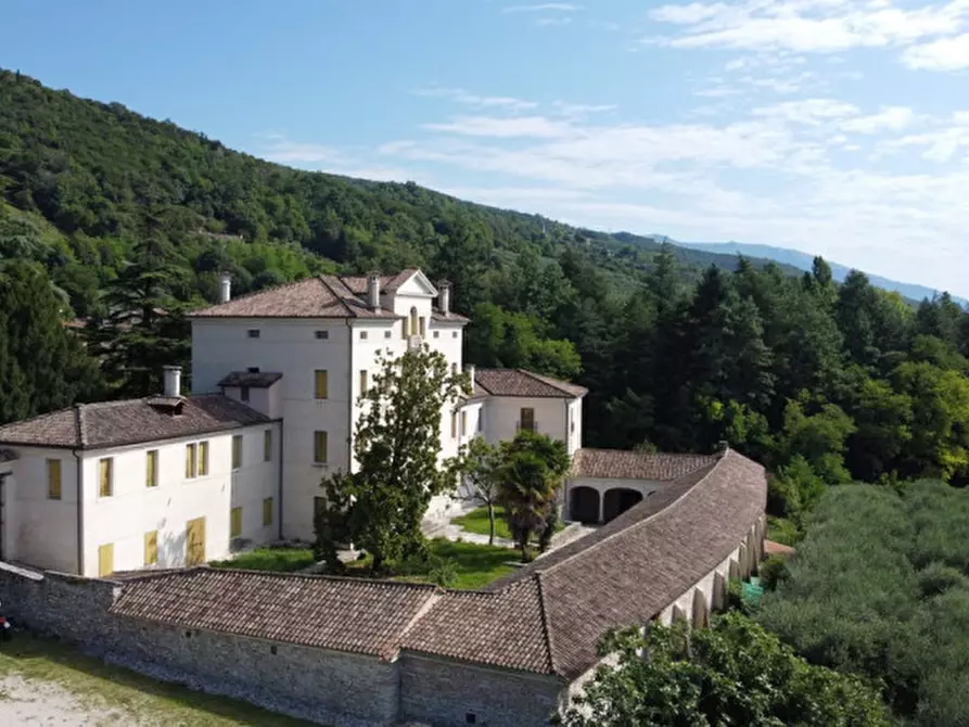 Immagine 1 di Villa in vendita  a Cavaso Del Tomba