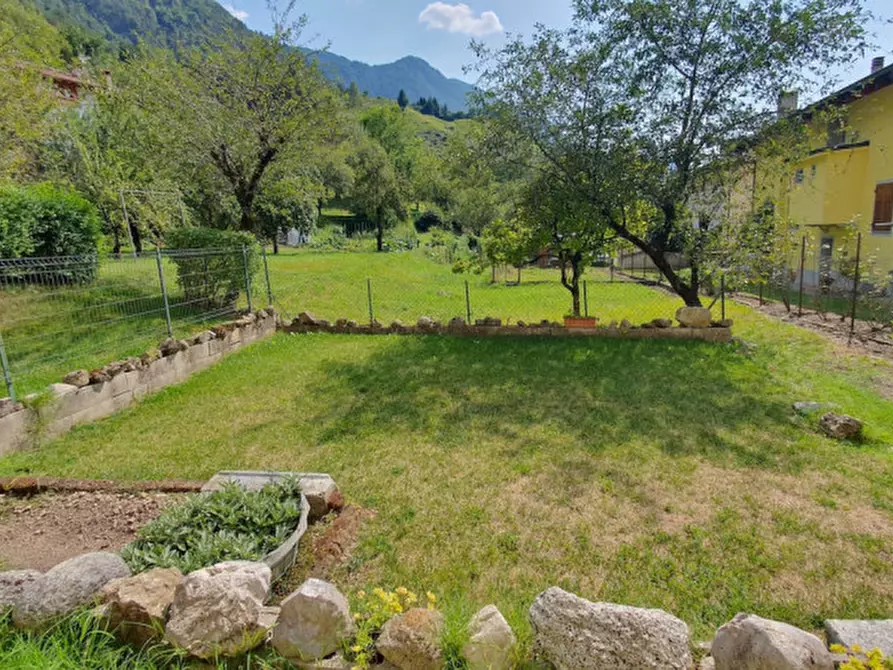 Immagine 2 di Casa indipendente in vendita  in Frazione Por a Pieve Di Bono-Prezzo