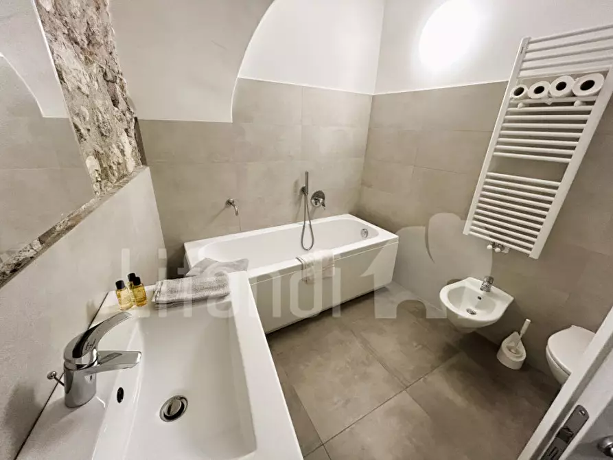 Immagine 10 di Bed & Breakfast in vendita  in Via Cesare Battisti a Arco