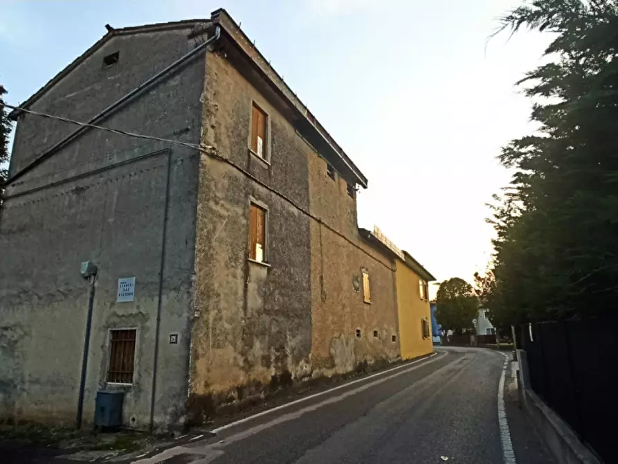 Immagine 1 di Rustico / casale in vendita  a Schio