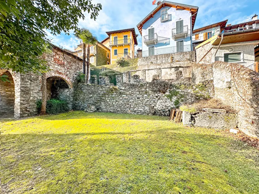 Immagine 25 di Palazzo in vendita  in via giovanni polli, 11 a Oggebbio