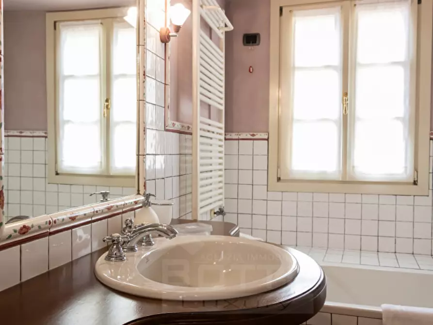 Immagine 37 di Palazzo in vendita  in via giovanni polli, 11 a Oggebbio