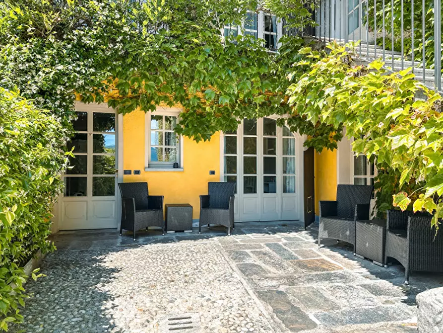 Immagine 48 di Palazzo in vendita  in via giovanni polli, 11 a Oggebbio