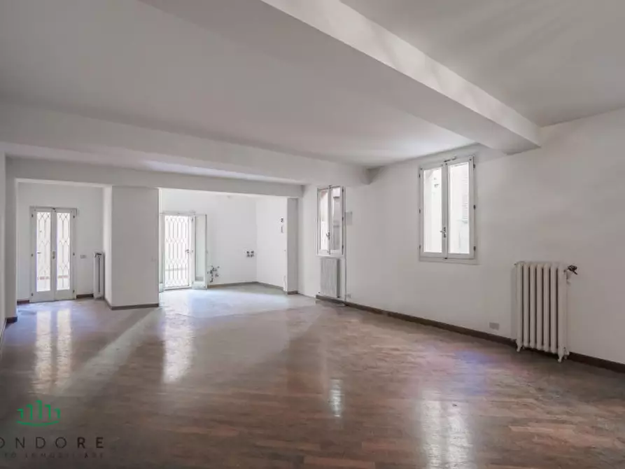 Immagine 6 di Appartamento in vendita  in Via Santo Stefano a Bologna