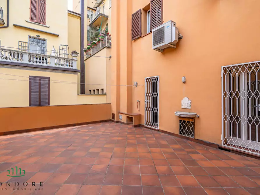Immagine 8 di Appartamento in vendita  in Via Santo Stefano a Bologna
