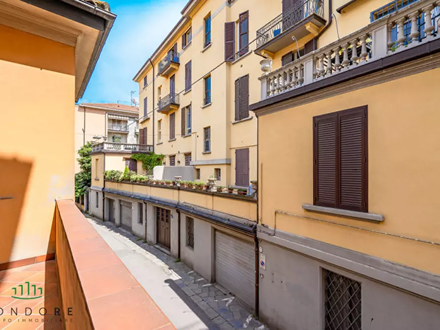 Immagine 12 di Appartamento in vendita  in Via Santo Stefano a Bologna