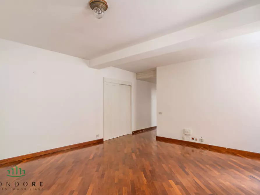 Immagine 17 di Appartamento in vendita  in Via Santo Stefano a Bologna